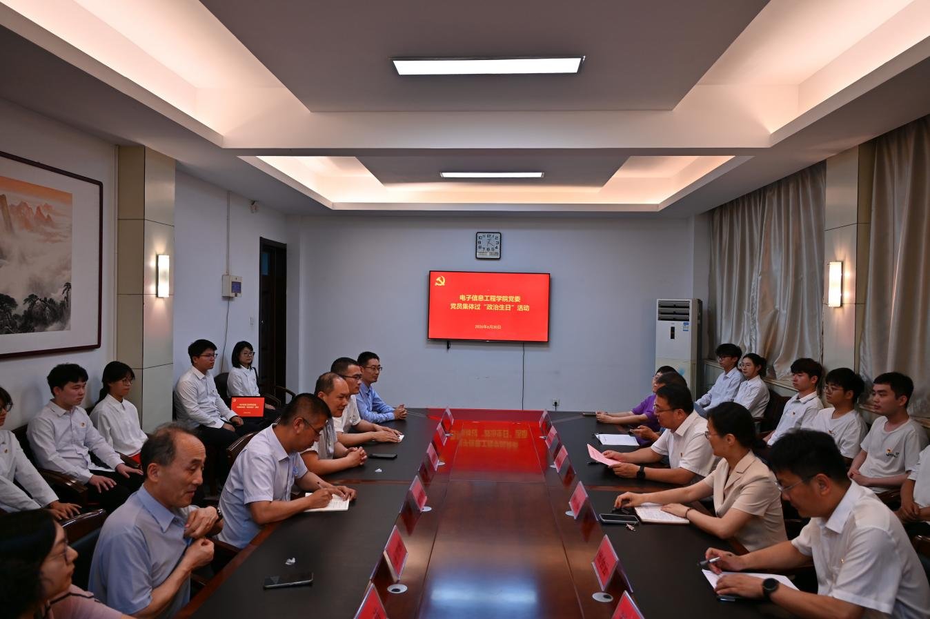 为引导党员在政治仪式中回望入党初心