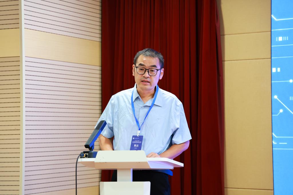校友总会副会长兼秘书长王晓东