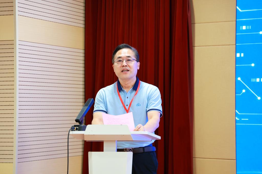 第一届校友会副秘书长刘晓蕾介绍换届筹