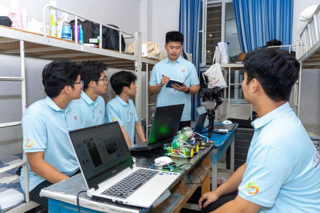 鲁喀专项志愿服务队启程奔赴新疆喀什地
